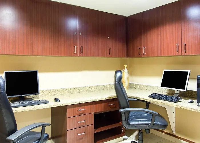 Comfort & Charleston Airport Convention Center Hotel 4*