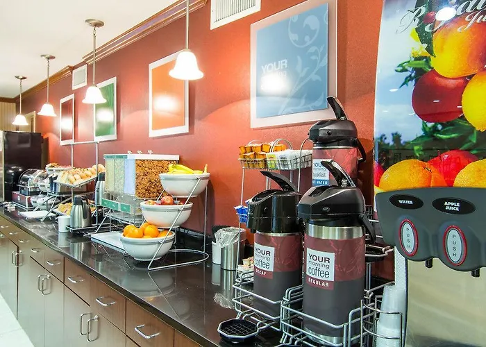 Comfort & Charleston Airport Convention Center 4*