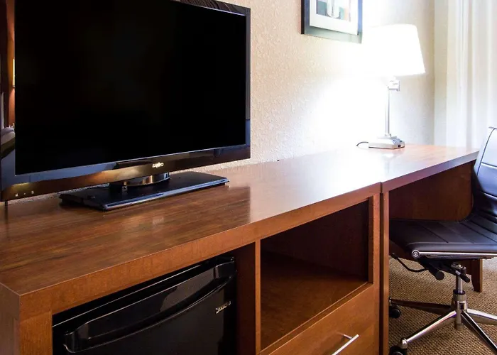 Comfort & Charleston Airport Convention Center Hotel