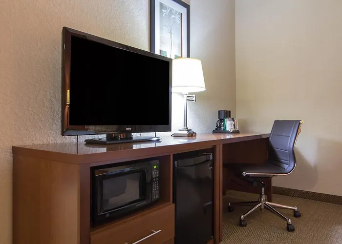 Comfort & Charleston Airport Convention Center 4*
