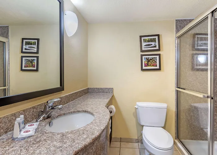 Comfort & Charleston Airport Convention Center 4*