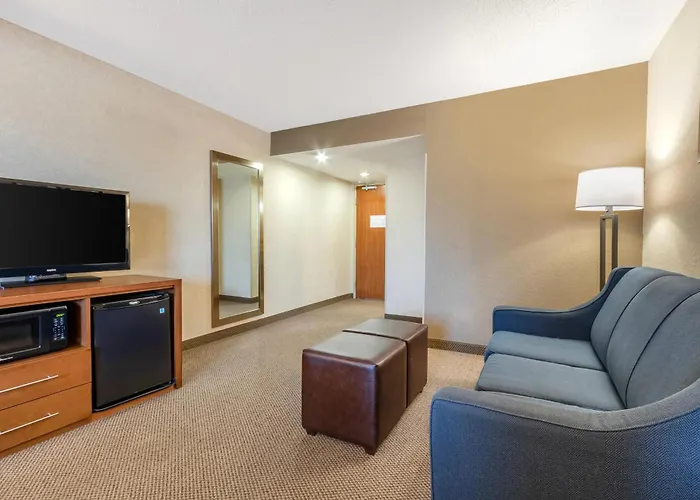 Comfort & Charleston Airport Convention Center Hotel North Charleston