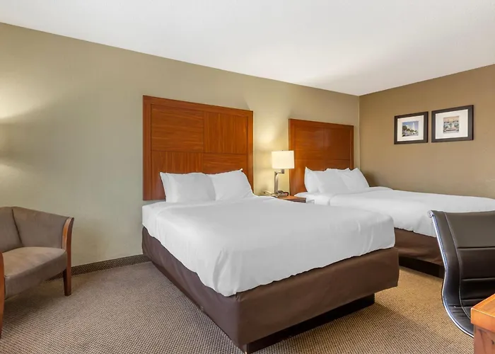 Comfort & Charleston Airport Convention Center Hotel 4*